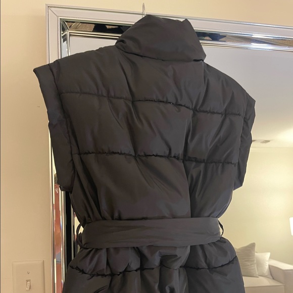 Brand NEW Black Sleeveless Puffer Coat!!! - Picture 5 of 6
